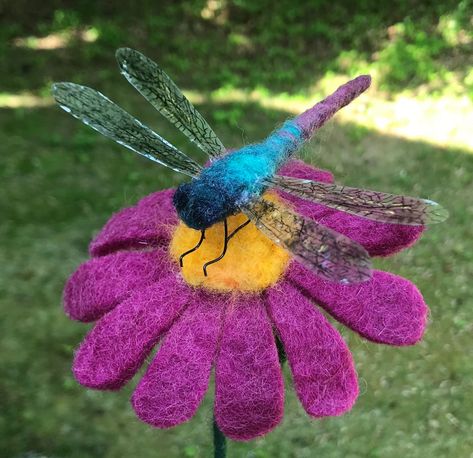 Needle Felted Bugs, Felted Dragonfly, Felt Dragonfly, Needle Felting Diy Tutorials, Felt Techniques, Whimsical Dragonfly, Felt Dragon, Dragonfly Painting, Felt Bookmark