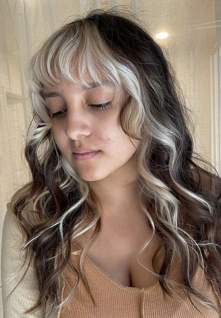 Dime Piece Hair, Bleached Front Strands Curly Hair, Long Hair Bleached Ends, Bleached Front Of Hair With Bangs, Bleached Bangs Curly Hair, Dyed Hair Front Strands Only, Bleached Front Strands, Bleached Strands Of Hair, Front Bangs Dyed