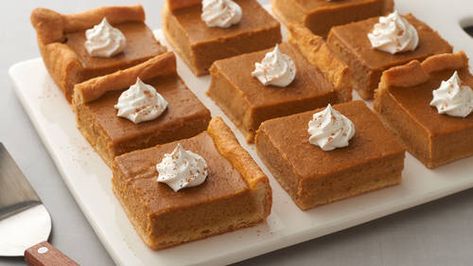 Pumpkin Pie Bars Recipe, Easy Dessert Bars, Desserts Thanksgiving, Fall Pies, Pie Bar Recipes, Slab Pie, Pumpkin Pie Mix, Pumpkin Pie Bars, Easy Pumpkin Pie