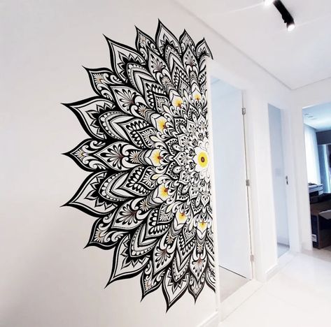 Mandala Painting On Wall, Mandala Art Wall Painting, Wall Mandala Painting, Mandala Wall Art Murals, Mandala Wall Painting, Color Wheel Art Projects, Simple Wall Paintings, Disney Room Decor, Creative Wall Painting