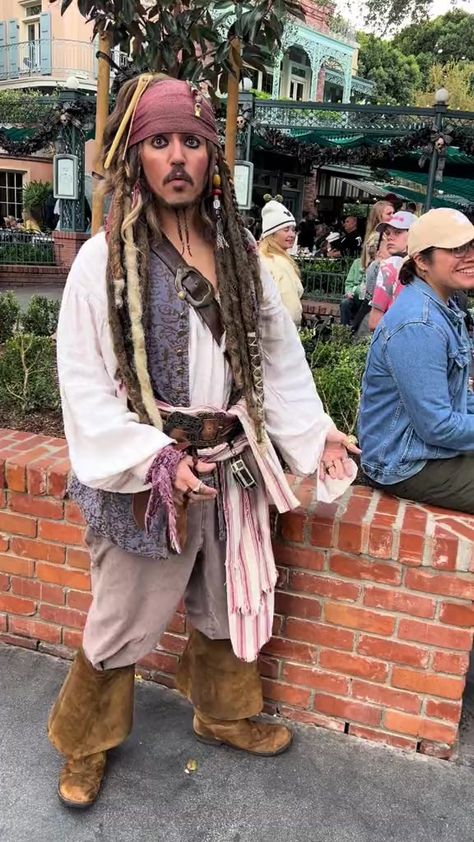 Jack Sparrow Halloween Costume, Jack Sparrow Halloween, Pirate Images, Jack Sparrow Costume, Johnny Depp Fans, Shanghai Disney Resort, Disney Princes, Disney Shanghai, Captain Jack Sparrow