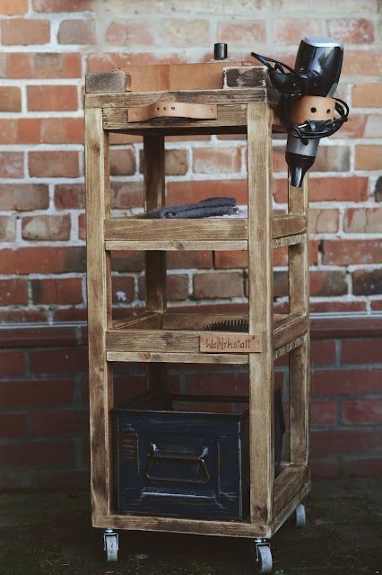 Barber Shop Shampoo Station, Rustic Beauty Salon Ideas, Farmhouse Hair Salon, Salon Sign Ideas, Small Salon Interior Design, Rustic Salon Decor, Rustic Salon, Small Hair Salon, Hair Salon Names