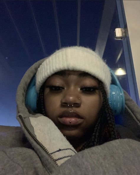 Ashley Piercing, Cute Nose Piercings, Wearing Headphones, Face Piercings, Facial Piercings, Cute Piercings, Cute Selfie Ideas, Pretty Selfies, Nose Piercing