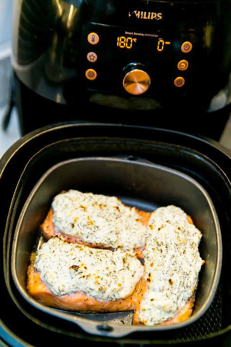 Artikeln innehåller reklamlänkar Allt som går snabbt men där man samtidigt inte kompromissar på smak och kvalitet är min melodi! I går så åt vi det här, min favoritlax dvs… Airfryer Recept, Air Fryer Fish, Scones, Air Fryer, Low Carb, Fish, Low Carb Recipes