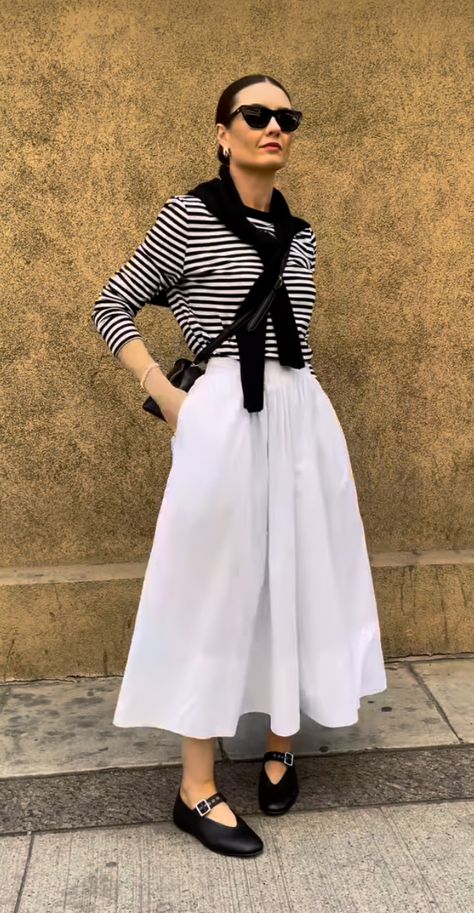 Polka Skirt Outfit, Poplin Skirt Outfit, Midlife Fashion, Skirt Outfits Fall, Modesty Outfits, Classic Style Outfits, Over 60 Fashion, Stripe Outfits, Looks Street Style