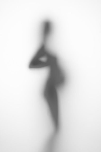 Pregnant Art Photography, Pregnant Women Aesthetic, Pregnant Shadow, Pregnant Woman Aesthetic, Maternity Silhouette Photos, Art Pregnant Woman, Pregnant Woman Art, Pregnancy Silhouette, Pregnant Aesthetic