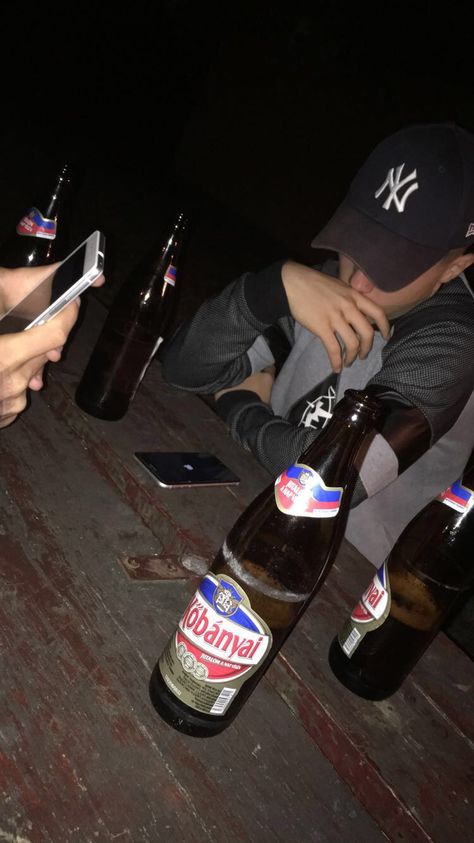 #friends #beer #chill #tumblr #boys Alcoholic Drinks Pictures, Beer Friends, Alcohol Party, Tall Boy, Alcohol Aesthetic, Cute Galaxy Wallpaper, Shadow Photos, Profile Pictures Instagram, Photos Tumblr