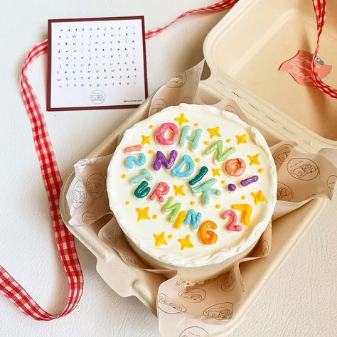 Korean Bento Cake, Korean Bento, Burnt Cheese, Small Birthday Cakes, Korean Cake, Simple Cake Designs, Mini Tortillas, Bento Cake, Cute Baking