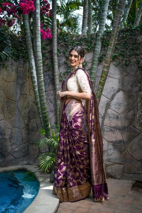 Patti Sarees Latest, Purple Benaras Saree, Banaras Sarees Latest, Purple Color Combinations Outfit, Benares Sarees, New Sarees, Saree Hairstyles, Banaras Sarees, Traditional Silk Saree