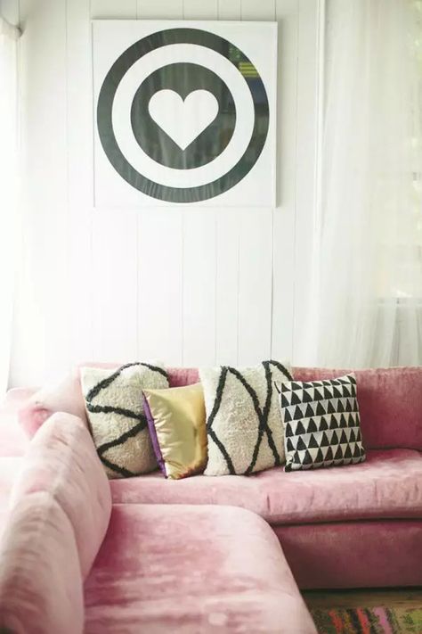 Rosa Sofa, Pink Velvet Couch, Pink Velvet Sofa, Decoration Beton, Pink Couch, Sofa Black, Velvet Sectional, Pink Sofa, Velvet Couch