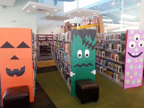 Halloween Decorations For Library, Book Fair Themes Library Displays, Library Fall Decorations, Haunted Library Ideas, Halloween Library Decorations, Fall Library Decorations, Halloween Book Fair Theme, Fall Library Bulletin Boards High School, Halloween Bulletin Boards For Library