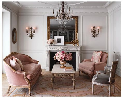 Douglas Friedman (@douglasfriedman) • Instagram photos and videos Rebecca Cohen House, Rebecca Hessel Cohen Home, Town House Renovation, Douglas Friedman, Parisian Living Room, Nyc Townhouse, London Living Room, Classic Life, Art Fashion Photography