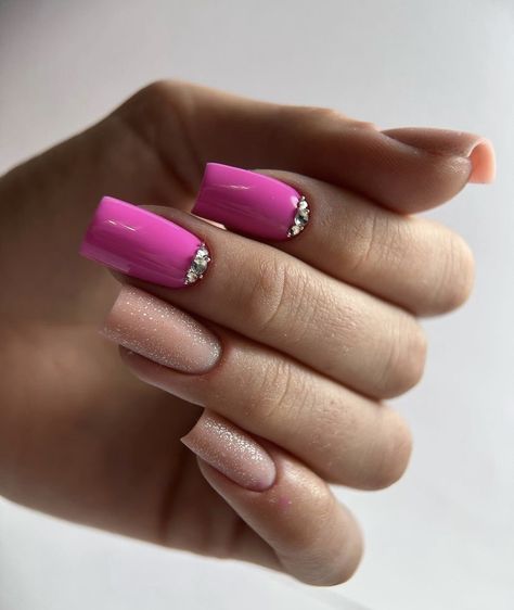 Pink Nails Short Square, Barbie Pink Nails With Glitter, Nails Simple Pink, Pink Nails Almond Shape, Barbie Pink Nails With Design, Nails Aesthetic Pink, Pink Nails Simple, Pink Nails With Design, Simple Pink Nails