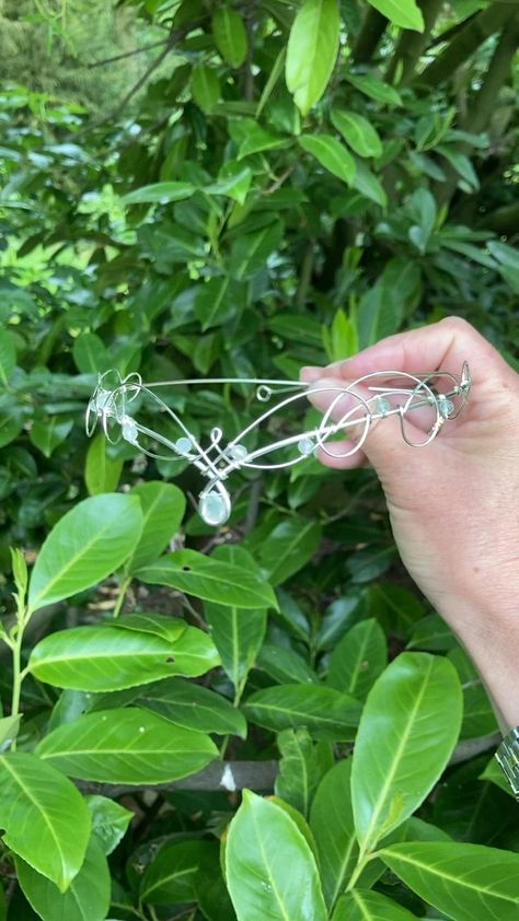 Silver Prehnite Circlet Tiara | Handmade wire jewelry, Fairy jewelry, Diy wire jewelry Wire Jewelry Diy, Tiara Diy, Fairy Costume Diy, Wire Wrapped Jewelry Diy, Idee Cosplay, Diy Jewelry Unique, Pola Gelang, Fairy Jewelry, Wire Jewelry Designs