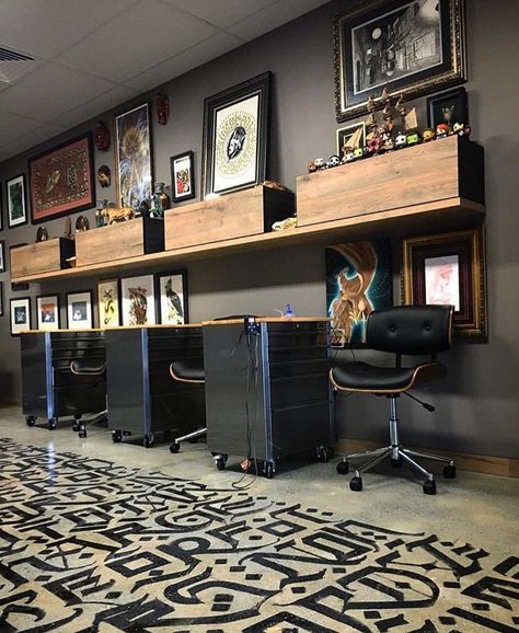 Tattoo Shop Interior Design, Tattoo Shop Interior, Tattoo Shop Decor, Tattoo Studio Interior, Tattoo Salon, Studio Tattoo, Eating Before Bed, Tattoo Parlors, Studio Interior