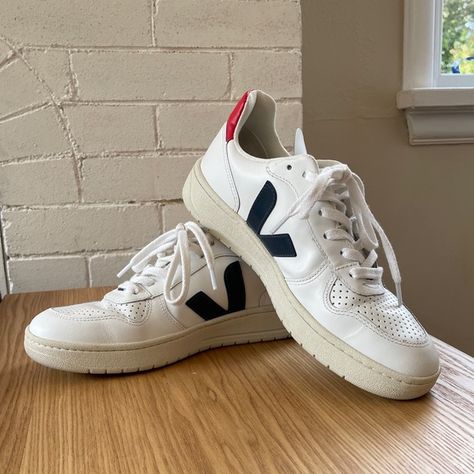 Veja V-10. EU size 39 (Unisex) Veja V 10, New Balance Sneaker, A Couple, Outfit Inspo, Plus Fashion, Sneakers, 10 Things, Fashion Trends, Closet