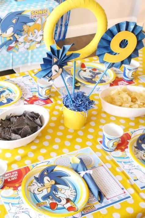 Check out this awesome Sonic the Hedgehog birthday party! The table settings are wonderful! See more party ideas and share yours at CatchMyParty.com  #catchmyparty #partyideas #SonicTheHedgehog #sonicthehedgehogparty #boybirthdayparty #tablesettings Sonic The Hedgehog Table Decorations, Sonic Birthday Table Ideas, Sonic Table Decoration, Sonic Birthday Games, Sonic The Hedgehog Birthday Party Decor, Sonic Party Ideas Decoration, Sonic Birthday Invitations, Sonic Cakes, Sonic The Hedgehog Birthday Party