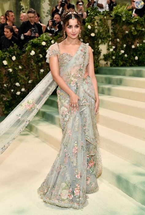 Alia Bhatt Saree Met Gala, Alia Met Gala, Alia Met Gala 2024, Alia Bhatt Red Carpet, Alia Bhatt Met Gala Look Saree, Celebrity Wedding Dresses Indian, Garden Of Time Met Gala, Alia Bhatt Saree Looks, Bollywood Red Carpet