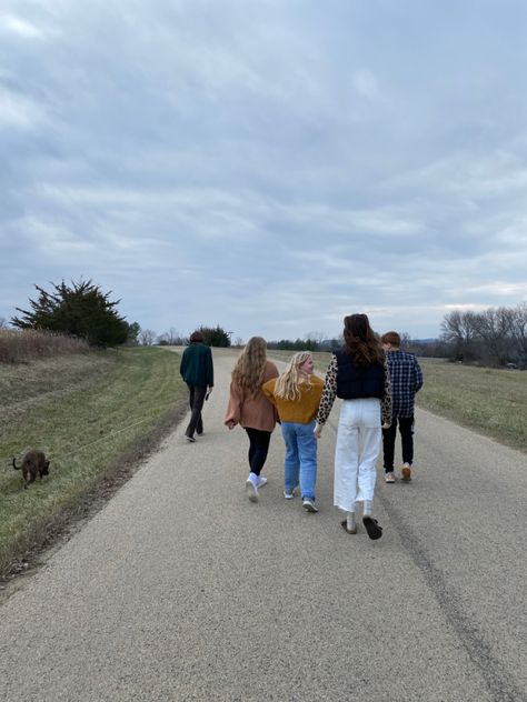 Family Walk Aesthetic, Family Reunion Aesthetic, Friends Walking Aesthetic, Big Family Vacation Aesthetic, Friends Walking Together, Dog Walk Asthetic, Manifest 2024, Family Walking, Bible Camp