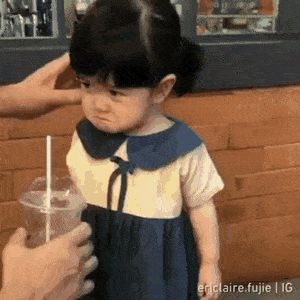 Not angry anymore, Find More funny GIFs on GIF-VIF Funny Baby Faces, Fesyen Islam, Funny Baby Pictures, Ulzzang Kids, Cute Asian Babies, Kids Mood, Mood Changes, Gif Lucu