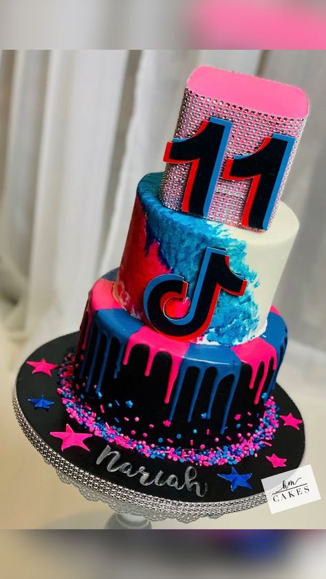 Tik Tok Birthday Party Ideas Cake, Social Media Cake Design, Birthday Cake Designs Unique, Tiktok Birthday Cake, Tiktok Cakes, Tik Tok Cake, Tik Tok Birthday, Tiktok Cake, Tiktok Party