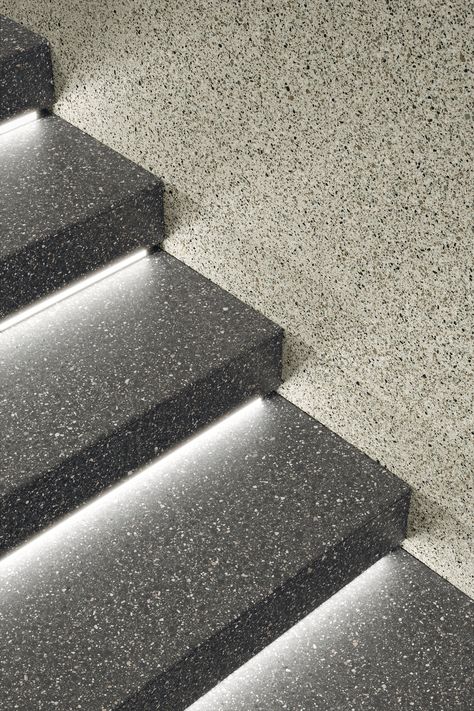 With Accademia, craftsmanship tradition meets the high-tech focus and know-how of Ariostea, for a full-body porcelain stoneware collection with unrivalled performance. Step Design Interior, Full Body Tiles, High Tech Home, Terrazzo Stairs, Stairs Lights, Light Stairs, High Tech Interior, Flooring Options Durable, Stairs Lighting