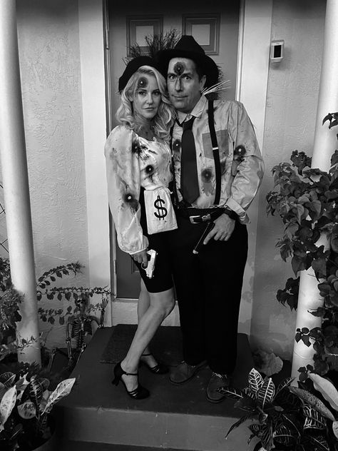 Bonnie And Clyde Halloween, Bonnie And Clyde Halloween Costume, Cute Couples Costumes, Bonnie And Clyde, Couple Costume, Trendy Halloween Costumes, Bonnie Clyde, Bonnie N Clyde, Trendy Halloween