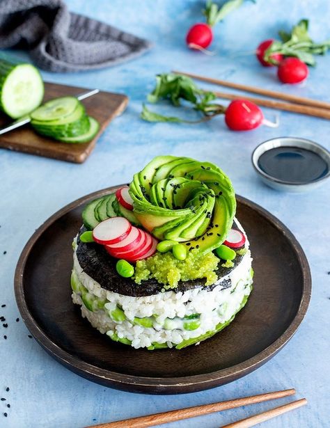 Vegan Sushi Cake • Green Evi Sushi Stack, Sushi Recipes Homemade, Veggie Sushi, Sushi Cake, Food Sushi, Drink Inspiration, Vegan Sushi, Sushi Time, Food Pics