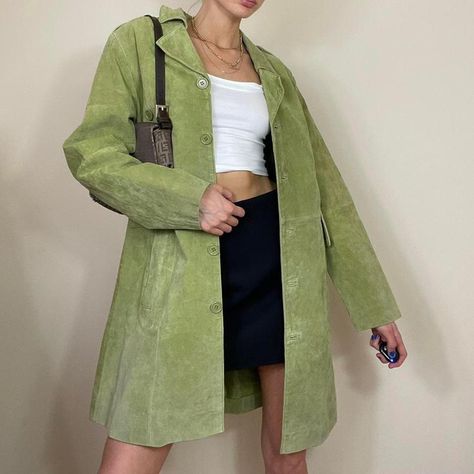 Green Suede Jacket Outfit, Short Coat Outfit, Womens Green Coat, Suede Jacket Outfit, Green Suede Jacket, Mid Length Coat, 2000s Girl, Outfits 2000s, Leather Jacket Outfits