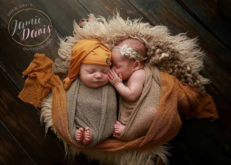 Twins Fall Twin Newborn Pictures, Twin Babies Pictures, Newborn Twin Photos, Twin Newborn Photography, Twin Baby Photography, Twin Baby Photos, Twins Photography, Twins Newborn, Twin Pictures