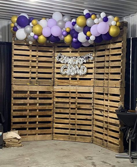 Grad Party Diy, Boys Graduation Party, Dessert Table Graduation, Male Graduation, Rustic Graduation Party, High School Graduation Party Decorations, College Grad Party, Graduation Desserts, Backyard Graduation Party