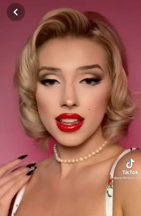 Short Haircuts for a Refined Look Makeup In The 50s, Marilyn Makeup Look, Late 50s Makeup, Vintage Eye Makeup 1950s, 50s Hollywood Makeup, Red 60s Makeup, 1950s Hollywood Makeup, 1950s Wedding Makeup, Hollywood Starlet Makeup