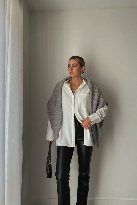 aesthetic minimalist outfits White Oversized Shirt Outfit, Minimal Summer Outfits, Minimalist Summer Outfit, Minimalist Outfit Ideas, White Leather Pants, Minimalist Fashion Winter, Linen Shirt Outfit, Oversized Shirt Outfit, Minimalist Fashion Summer