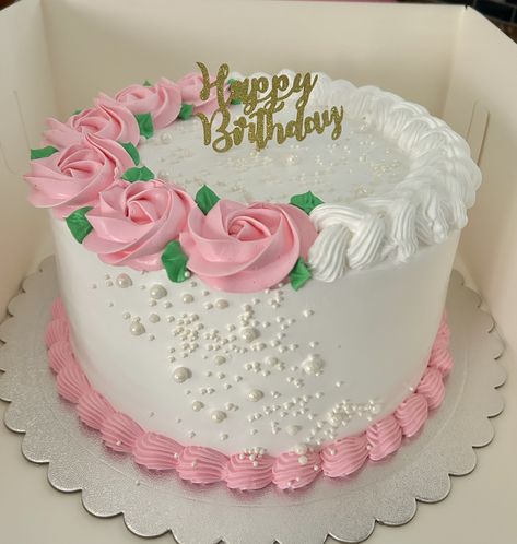 Decorating Birthday Cakes, Bday Cakes For Women, Simple Round Birthday Cake, Simple Birthday Cakes For Women, Girly Cake Ideas, Women Birthday Cakes, Birthday Cake For Wife, Sparkly Wedding Cakes, Birthday Cake For Women Simple