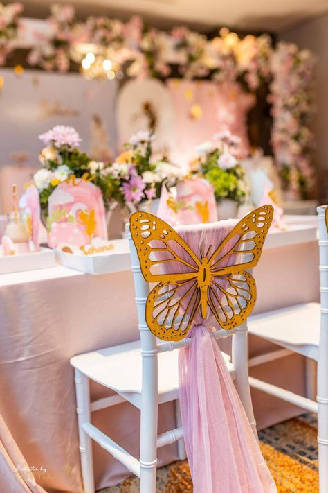 Fairies And Butterflies Party Ideas, Butterfly First Birthday Party, Enchanted Fairy Birthday Party, Butterfly Baby Shower Cake, Fairies And Butterflies, Fairy Birthday Themes, 1st Birthday Games, Butterfly Themed Birthday Party, Enchanted Forest Birthday