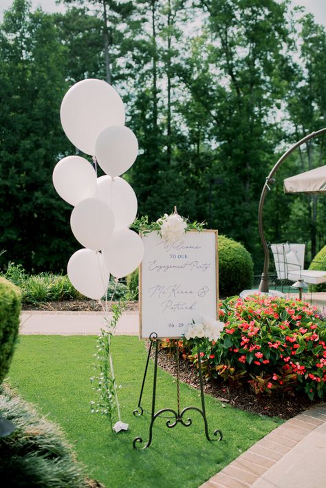 Backyard Engagement Decor, Garden Decoration For Engagement, Engagement Party Venue Decorations, Balloons For Engagement Party, Decorating Ideas For The Engagement, Engagement Background Decoration Outdoor, Engagement Party At Park, Engagement Decorations At Garden, Greenery Engagement Party Decor