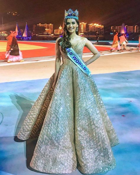 Munisha Chillar Manushi Chillar, Manushi Chhillar, Beauty Pageant Dresses, Cute White Dress, Bollywood Outfits, Beauty Event, Sanya, Miss World, Wedding Photography Poses