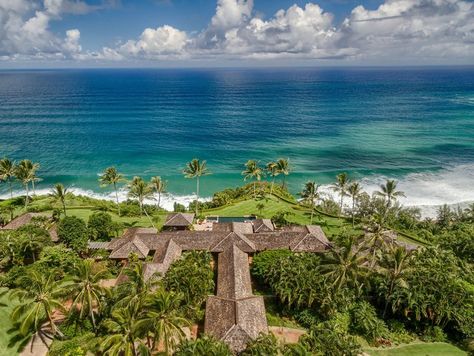 Most expensive beach house in Hawaii is 70 million with these beautiful views and a private beach Beach House Luxury, Dream Villa, Hawaii Real Estate, Lagoon Pool, Pool Waterfall, Hawaii Homes, Hawaii Life, Luxury Estate, Secret Beach