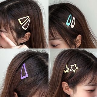 Hairclip Ideas For Short Hair, How To Use Different Hair Clips, Short Hair Accessories Aesthetic, Cute Clips For Short Hair, Hair Clip Pin Hairstyles, Hair Pin Clip, Small Hair Accessories, Hairstyles With Hair Clips Short Hair, Hair Clips On Short Hair