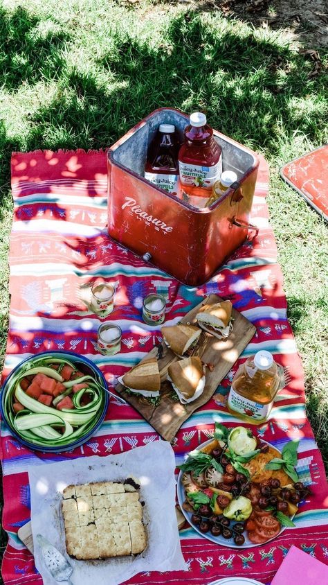 These are the foods you should bring on a picnic. These 5 Picnic Essentials are the foods you'll pack over and over again this summer. A menu so delicious and easy, you'll be picnicking on the regular. #ad #picnic #picnicrecipes #picnicfood #picnicideas #holajalapeno #juicyjuice Mexican Picnic, Mexican Tortas, Fig Bars, Romantic Picnic, Sandwich Bar, Bbq Picnic, Sandwich Bread Recipes, Juicy Juice, Deli Sandwiches