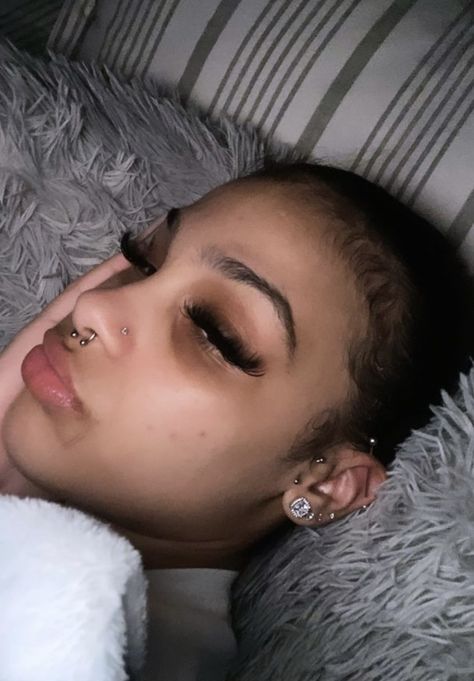 Piercings Idea, Good Face, Cute Nose Piercings, Side Face, Lash Extensions Styles, Cool Ear Piercings, Pretty Ear Piercings, Pretty Lashes, Eyelash Extentions