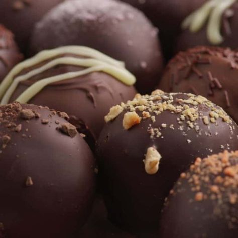 Black Forest Chocolate Truffles - All Tastes German German Gingerbread, Powdered Sugar Substitute, Homemade Chocolate Truffles, Cherry Brandy, German Recipes, Truffle Recipe Chocolate, Truffle Recipe, Chocolate Sprinkles, German Chocolate