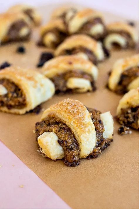 close up of rugelach all together Chocolate Rugelach Recipe, Chocolate Rugelach, Rugelach Cookies, Cinnamon Babka, Rugelach Recipe, Pastry Pie Crust, Carrot Cake Oatmeal, Baked Carrots, Easy Holiday Recipes