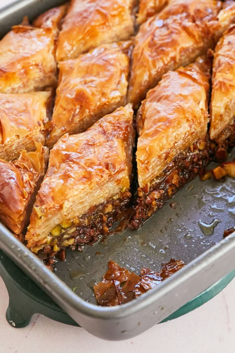 Look how flakey this baklava recipe topping is! Moroccan Baklava, Homemade Baklava Recipe, Baklava Recipes, Honey Baklava, Best Baklava Recipe, Homemade Baklava, Bigger Bolder Baking, Baklava Recipe, Christmas Delights