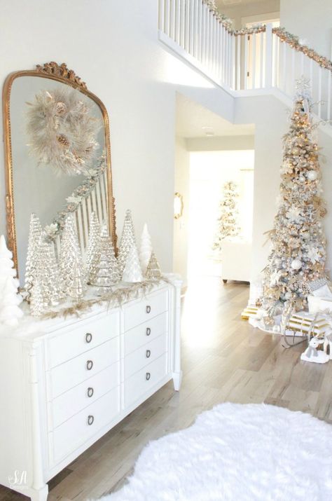 White Flocked Christmas Tree, Rose Gold Christmas Decorations, White Christmas Lights, Pottery Barn Christmas, Christmas Entryway, Bedroom Pink, Rose Gold Christmas, Glam Christmas, Christmas Tours