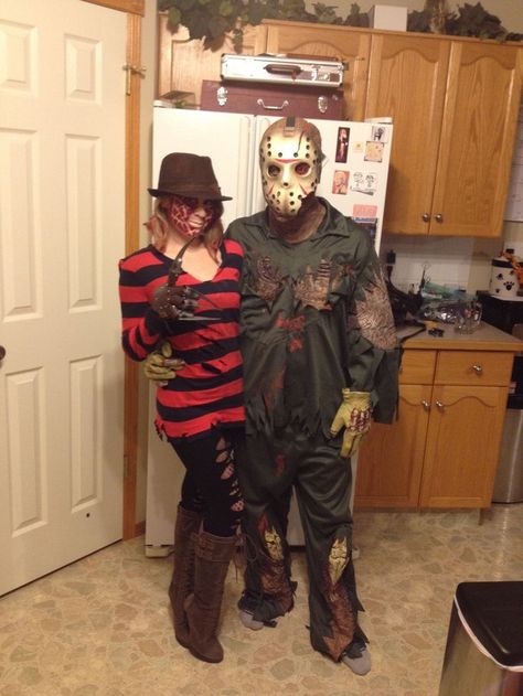 Freddy & Jason Couple Costumes For Halloween, Costumes For Couples, Costumes For Halloween, Couple Costumes, Halloween Pins, Halloween Costumes For Couples, Fantasias Halloween, Halloween 2018, Couple Halloween