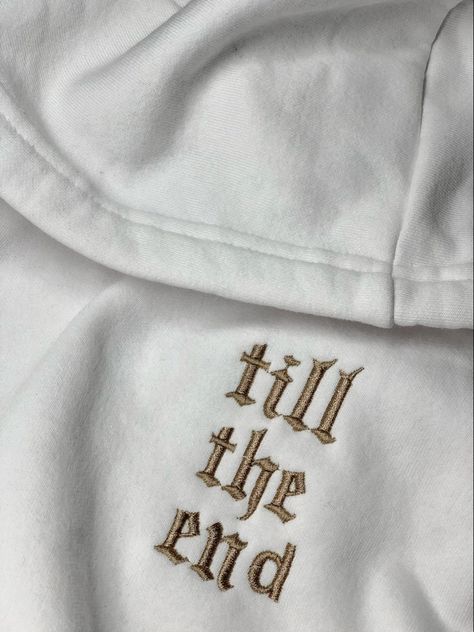 Couple Hoodies Ideas Design Diy, Embroidery Hoodie Diy, Couple Hoodies Ideas Design, Hoodie Embroidery Ideas, White Tshirt Outfit, Hoodie Embroidery, Hoodie Diy, Couple Pajamas, 11 November