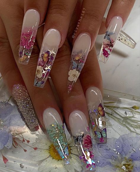 Coffin nail Encapsulated Nails Flowers, Nails Encapsulated, Spirit Fingers, Nails Flowers, Encapsulated Nails, Luminous Nails, Gold Glitter Nails, Long Acrylic Nail Designs, Fantasy Nails