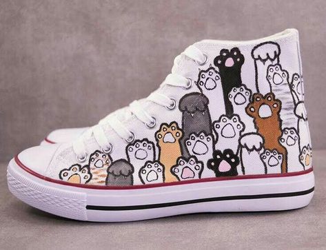 Shoe Artwork, Baskets Converse, Painted Shoes Diy, Converse High Top, Painted Sneakers, High Top Converse, Cat Shoes, Custom Converse, Painted Clothes