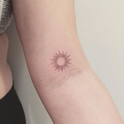 Hindu Sun Tattoo, Fineline Sun Tattoo, Fine Line Sun Tattoo, Simple Sun Tattoo, Core Tattoo, Ab Tattoo, Back Of Arm Tattoo, Chic Tattoo, Boho Tattoos